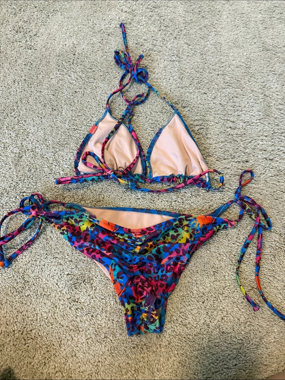 Doll 90’s Leopard bikini- medium top w medium scrunch bottom and medium thong. - Picture 5 of 8